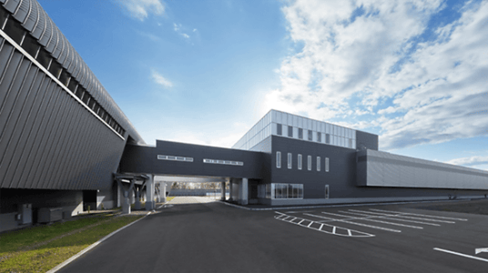 石狩データセンター外観（正面：3号棟、左：1・2号棟）