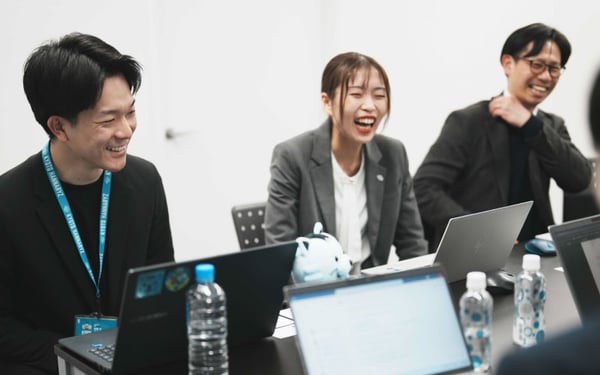 取材中に笑顔がこぼれるSCK髙橋・山下・丸山様